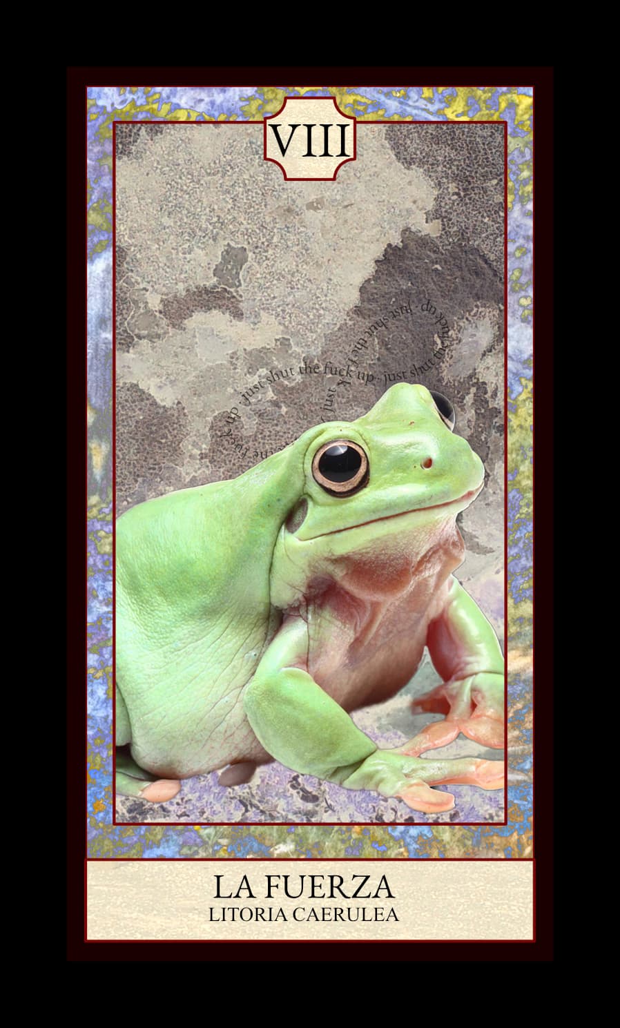 Collage digital — carta «La Fuerza» del Tarot de Ranas, con la rana Litoria caerulea